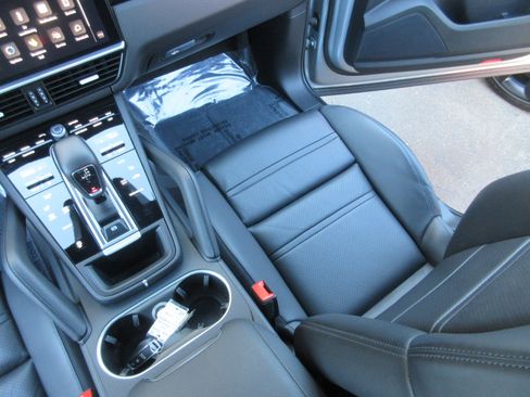 Used 2023 Porsche Cayenne image 21