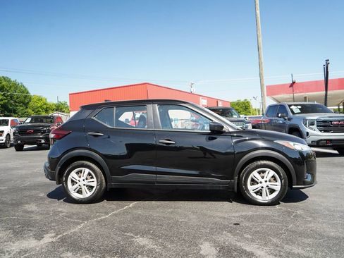 Used 2022 Nissan Kicks S FWD image 2