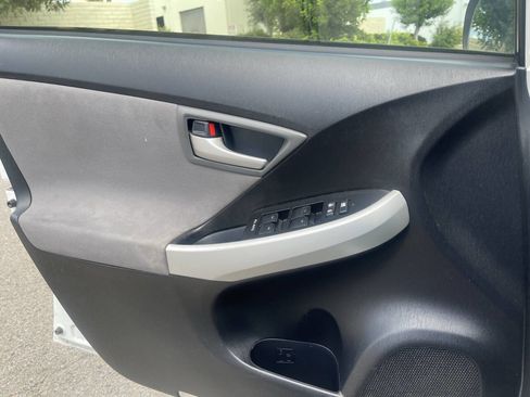 Used 2015 Toyota Prius Three image 21