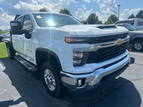 Used 2024 Chevrolet Silverado 2500 LT w/ Convenience Package AWD/4WD image 2