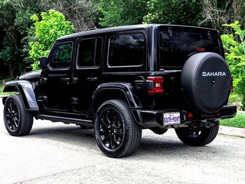 Used 2023 Jeep Wrangler Unlimited Sahara AWD/4WD image 9
