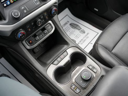 Used 2020 GMC Acadia SLT w/ Driver Alert Package II image 27