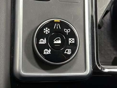 Used 2025 Nissan Pathfinder SL AWD/4WD image 34