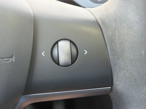Used 2023 Tesla Model Y Performance AWD/4WD image 27