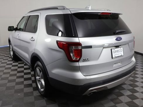 Used 2017 Ford Explorer XLT AWD/4WD image 6