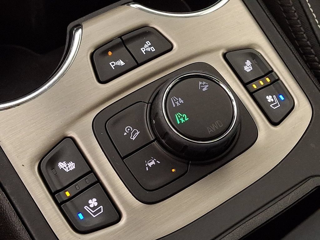 Used 2023 GMC Terrain Denali w/ Denali Premium Package AWD/4WD image 24