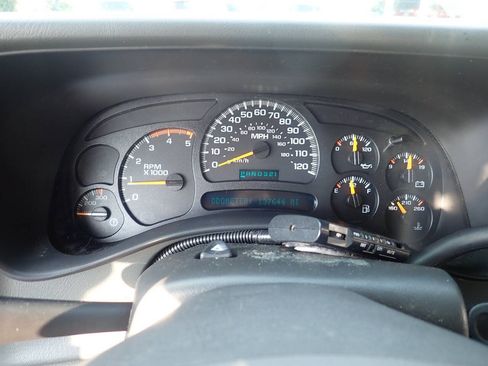 Used 2005 Chevrolet Silverado 2500 LT w/ Heavy-Duty Power Package AWD/4WD image 5