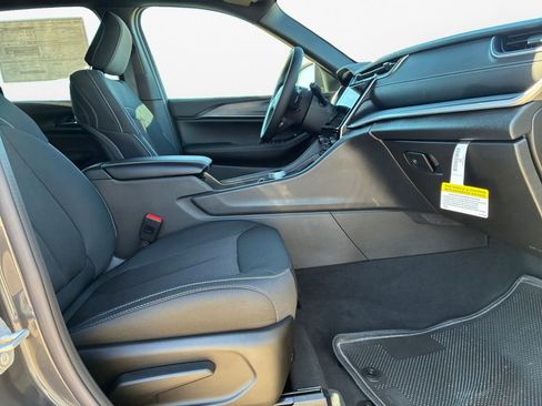 New 2025 Jeep Grand Cherokee Laredo X w/ Luxury Tech Group I image 25