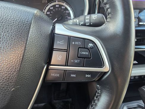 Used 2023 Toyota Highlander XLE AWD/4WD image 21