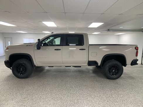 New 2026 Chevrolet Silverado 2500 ZR2 AWD/4WD image 5