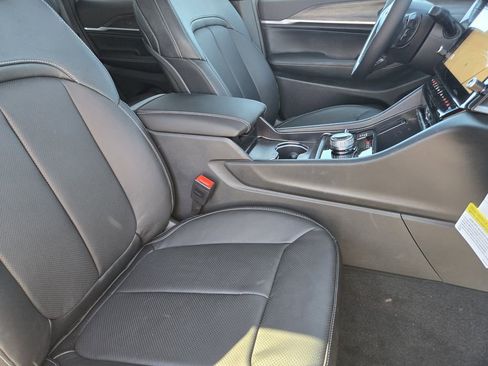 New 2026 Jeep Grand Cherokee Limited AWD/4WD image 9