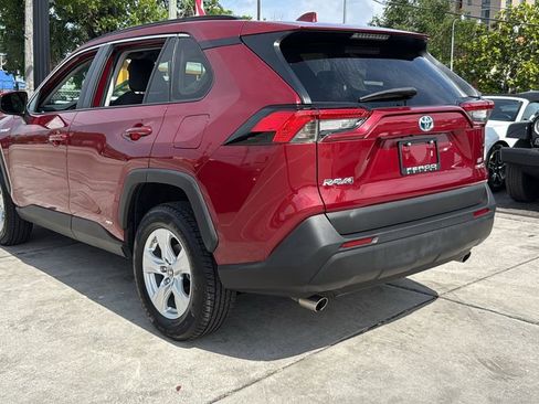 Used 2021 Toyota RAV4 LE AWD/4WD image 12