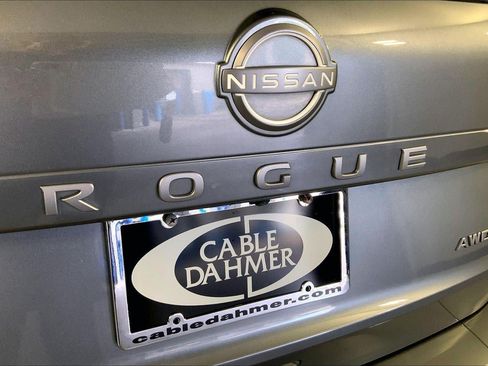 Used 2025 Nissan Rogue SV AWD/4WD image 8