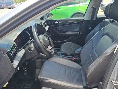Used 2025 Volkswagen Jetta SEL FWD image 3
