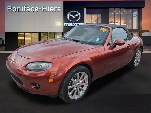 Used 2008 MAZDA MX-5 Miata Grand Touring RWD image 2