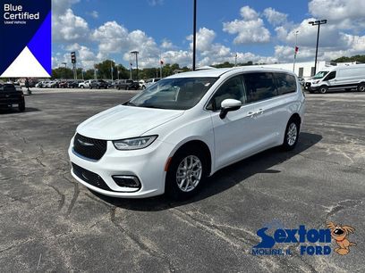 Used 2023 Chrysler Pacifica Touring-L