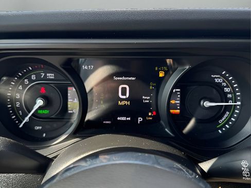 Used 2024 Jeep Wrangler Unlimited Sahara AWD/4WD image 18