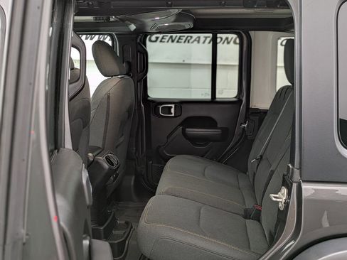 Used 2024 Jeep Wrangler Unlimited image 19