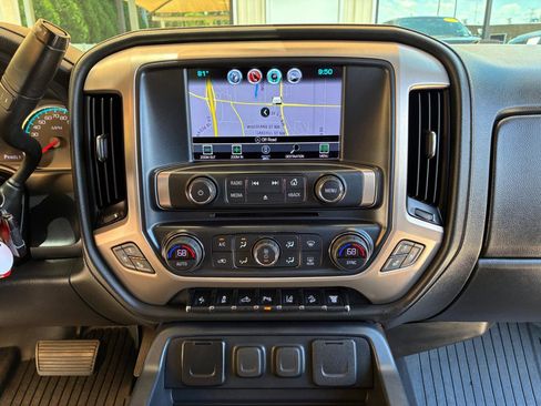 Used 2018 GMC Sierra 2500 Denali w/ Duramax Plus Package AWD/4WD image 19