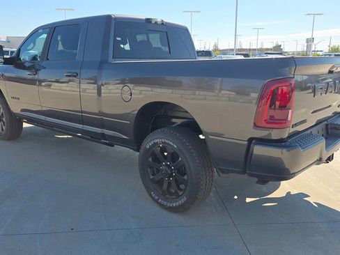 New 2026 RAM 2500 Laramie AWD/4WD image 3