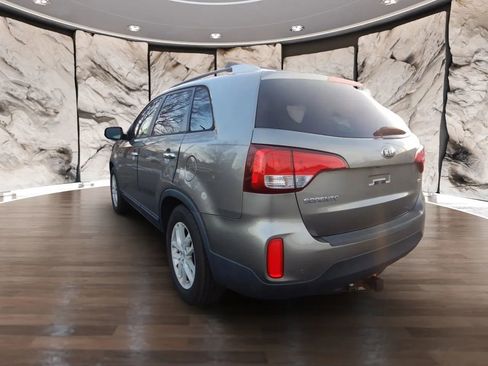Used 2014 Kia Sorento LX image 9