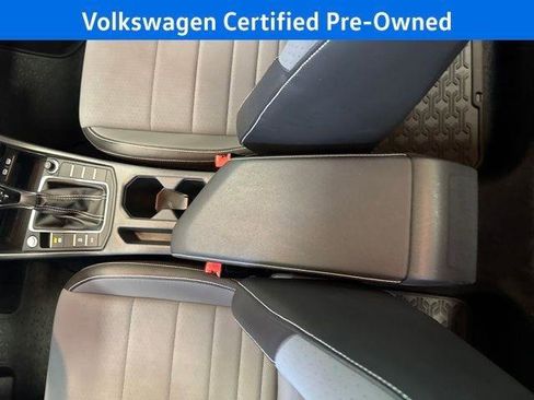 Used 2025 Volkswagen Jetta SE w/ Sunroof Package FWD image 30
