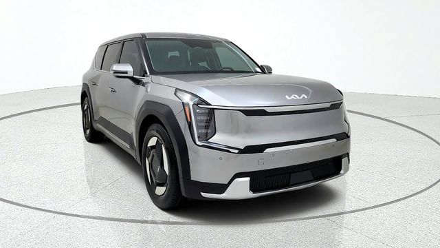 Used 2024 Kia EV9 Light Long Range RWD image 2