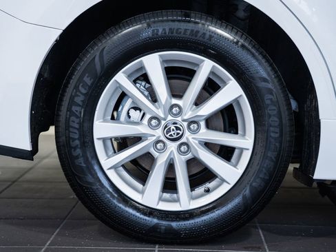 Used 2025 Toyota Camry LE image 13