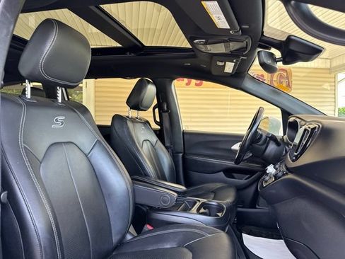 Used 2020 Chrysler Pacifica Touring-L w/ Advanced Safetytec Group AWD/4WD image 24