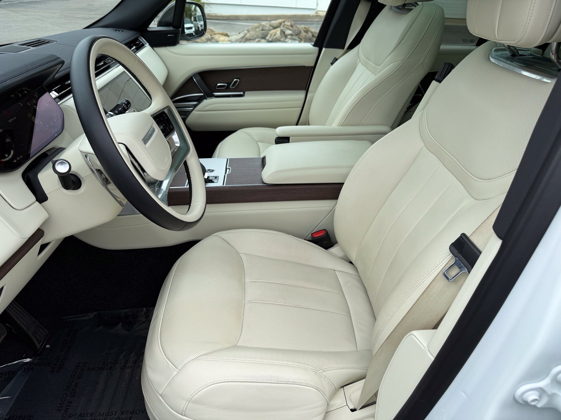 Certified 2025 Land Rover Range Rover SE AWD/4WD image 23