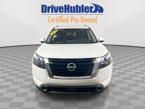 Used 2025 Nissan Pathfinder SV image 3