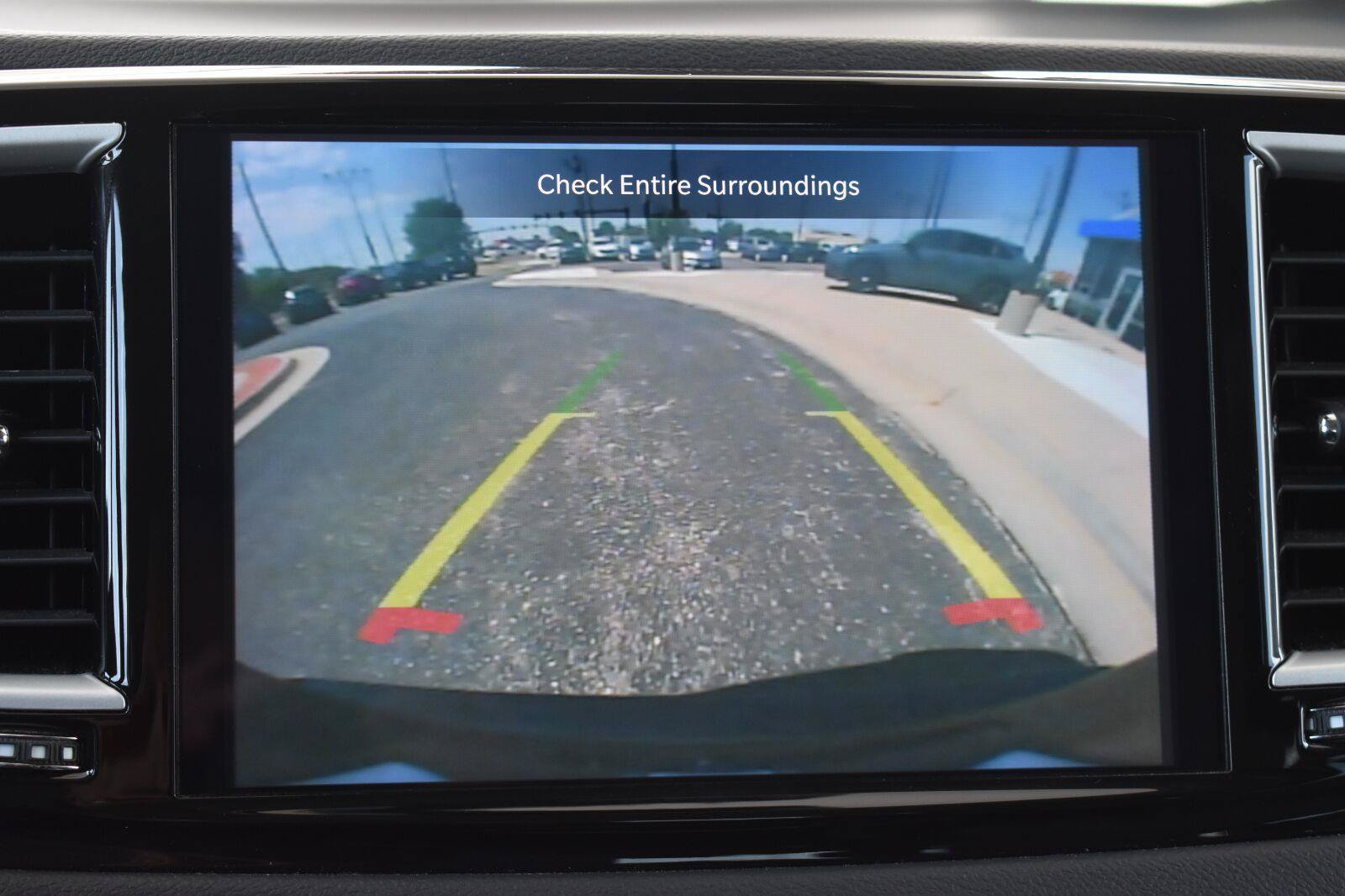 Used 2024 Chrysler Pacifica Touring-L FWD image 5