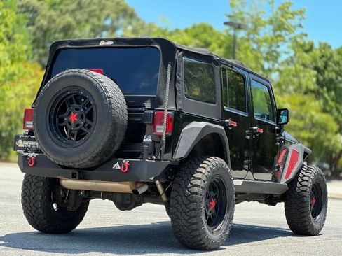 Used 2017 Jeep Wrangler Unlimited Sahara w/ Connectivity Group AWD/4WD image 5