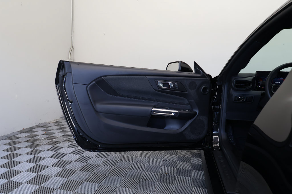 Used 2025 Ford Mustang GT RWD image 14