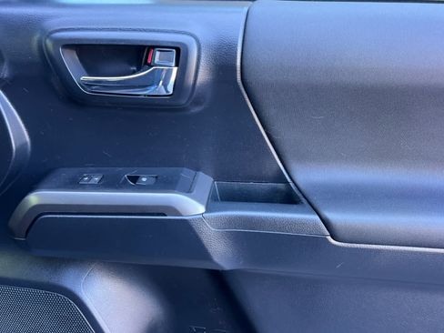 Certified 2019 Toyota Tacoma TRD Off-Road AWD/4WD image 17