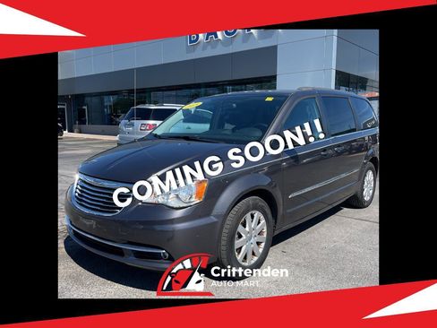Used 2015 Chrysler Town & Country Touring FWD image 1