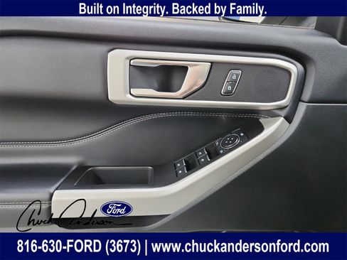 Used 2021 Ford Explorer XLT image 32