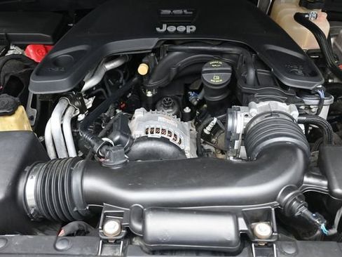 Used 2018 Jeep Wrangler Unlimited Sport S AWD/4WD image 30