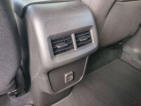 Used 2023 Chevrolet Equinox LT image 27