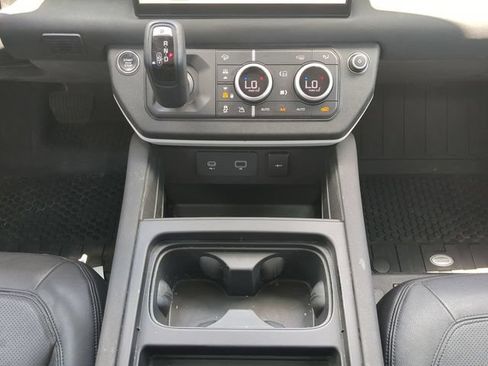 Used 2023 Land Rover Defender 130 SE AWD/4WD image 22