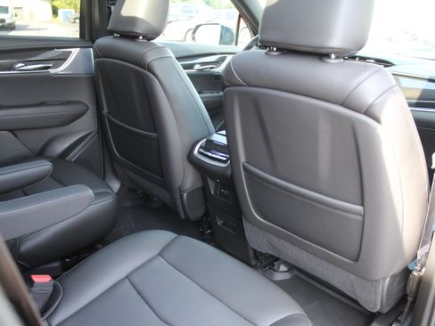 Used 2024 Cadillac XT6 Sport w/ Technology Package AWD/4WD image 27