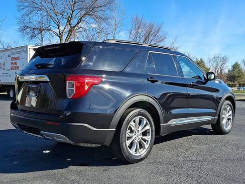 Used 2023 Ford Explorer XLT w/ Equipment Group 202A AWD/4WD image 9