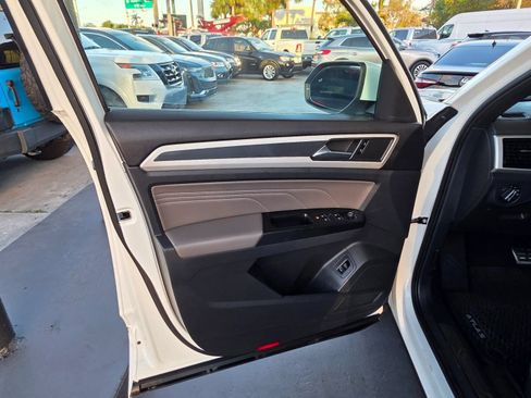 Used 2021 Volkswagen Atlas Cross Sport SEL R-Line FWD image 22