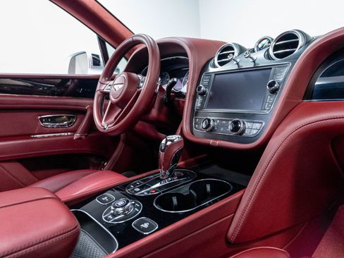 Used 2020 Bentley Bentayga AWD/4WD image 26