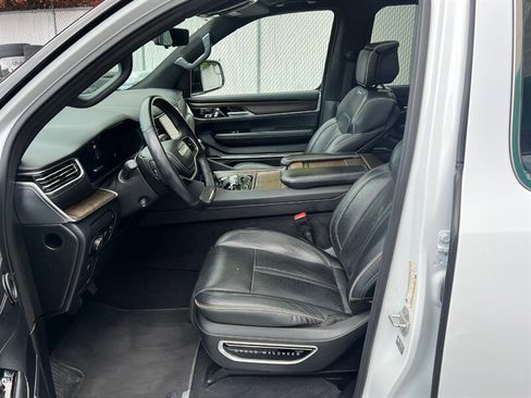 Used 2023 Jeep Grand Wagoneer Series II image 18