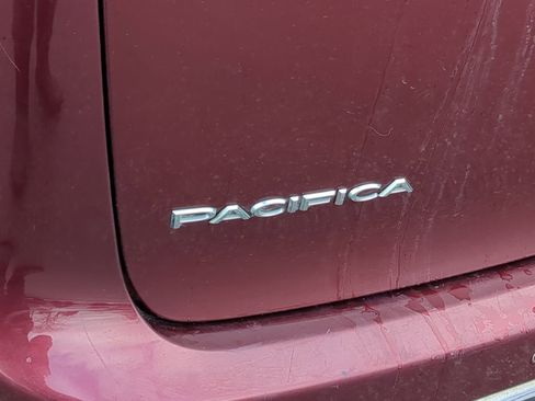 Used 2018 Chrysler Pacifica Touring-L Plus image 16