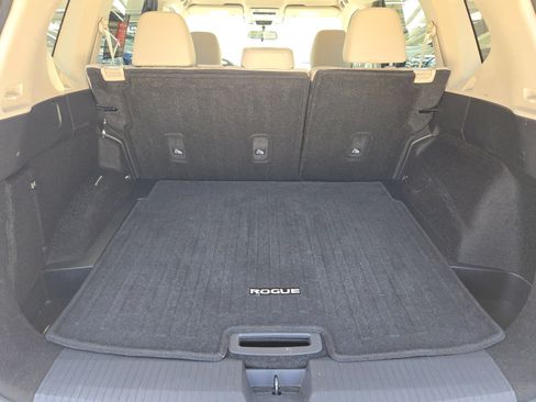Certified 2025 Nissan Rogue SV FWD image 22