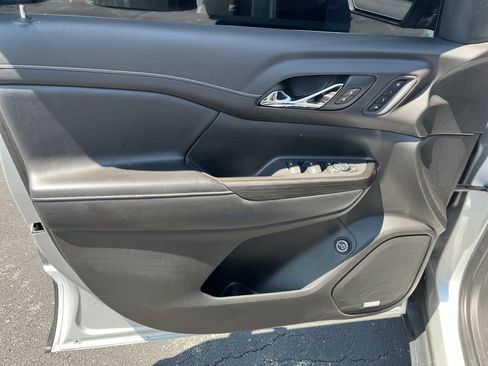 Used 2020 GMC Acadia SLT w/ Premium Package FWD image 11