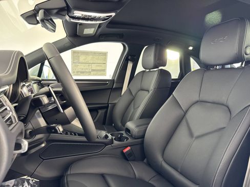 New 2026 Porsche Macan GTS AWD/4WD image 5