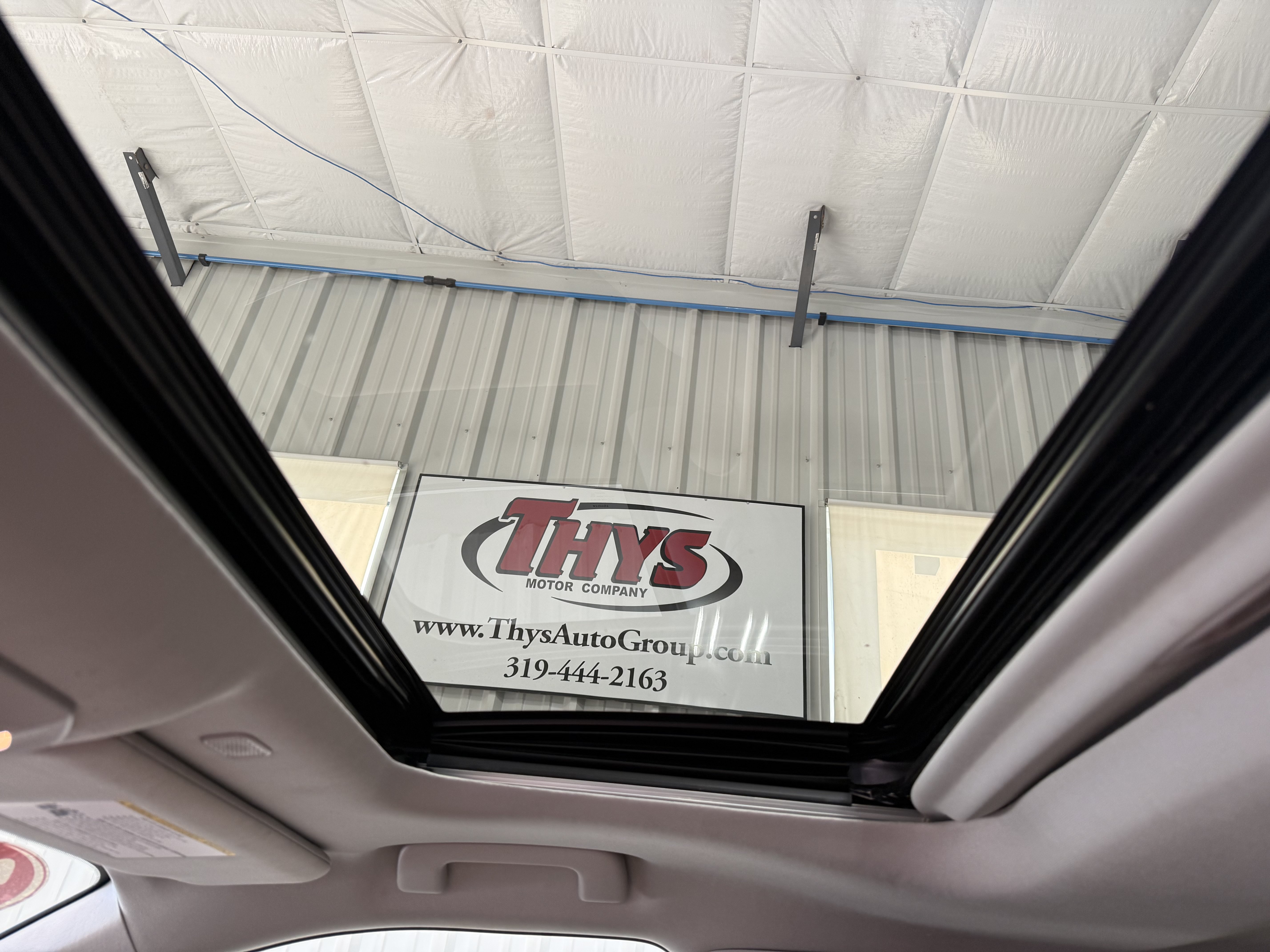 Used 2023 Toyota Highlander XLE AWD/4WD image 25